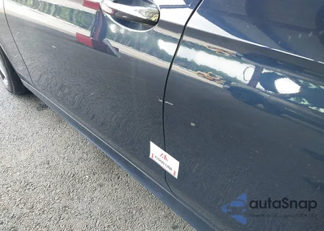 2017 Mercedes-Benz E 300 4Matic z USA, uszkodzony, nr VIN WDDZF4KB7HA174395